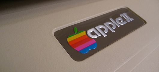 驚訝！蘋果公司簡約logo設(shè)計發(fā)展史